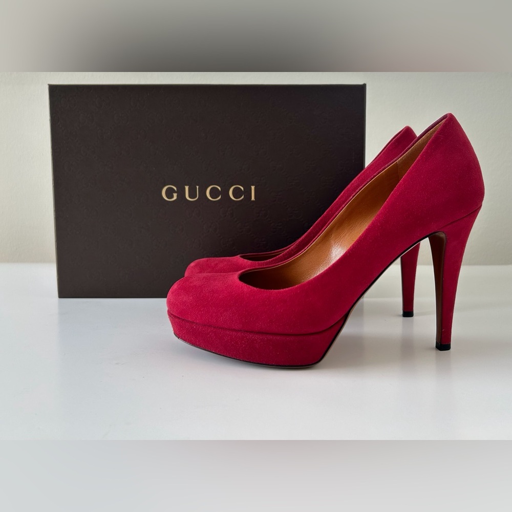 Authentic Gucci Suede Round Toe Platform Pumps